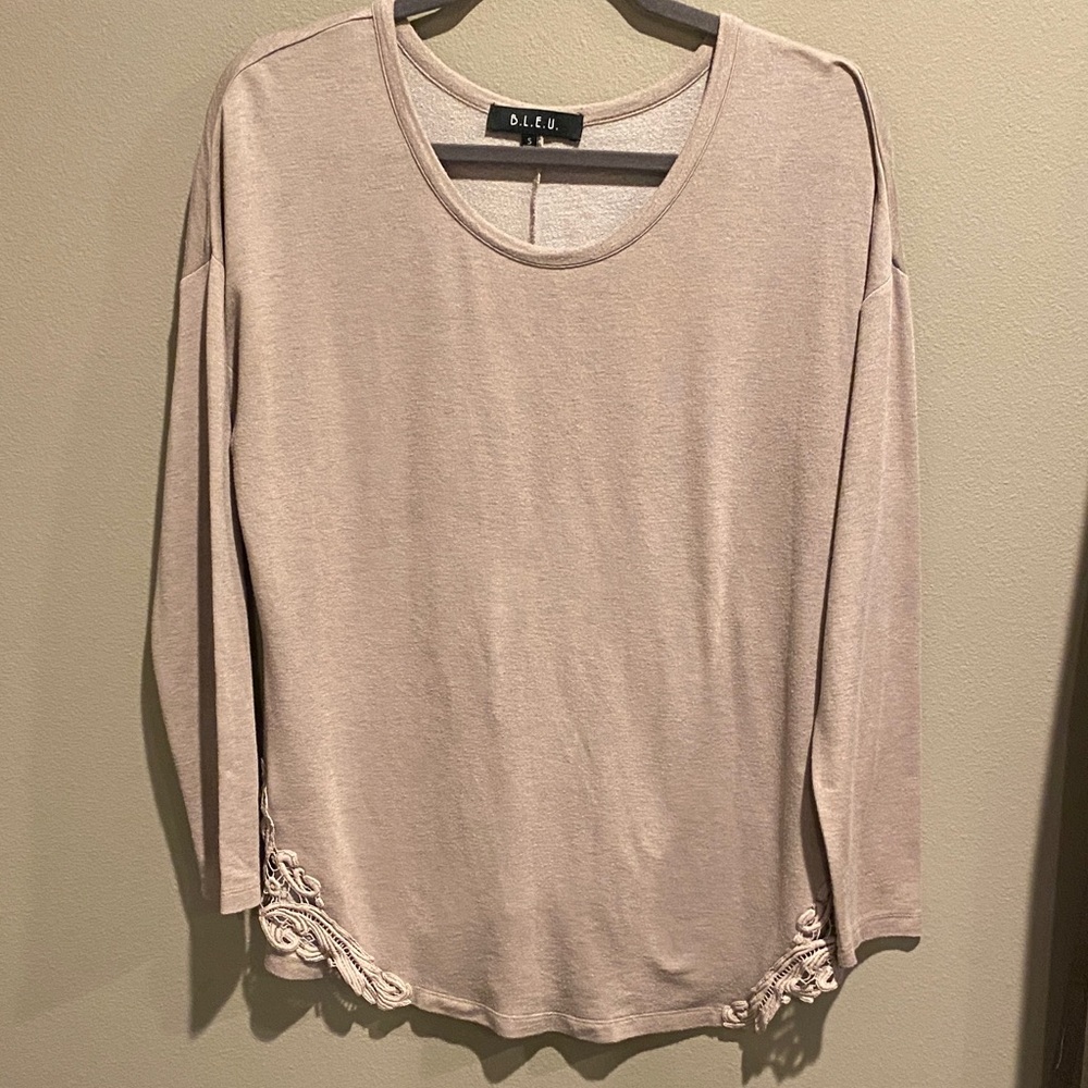B.L.E.U. Cream Long Sleeve Top with Lace Accents